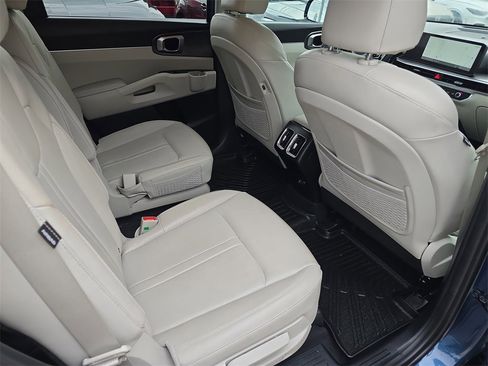 Used 2025 Kia Sorento EX image 11