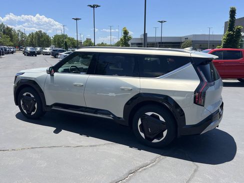 Used 2024 Kia EV9 Land AWD/4WD image 11