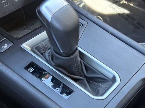 Certified 2025 Nissan Kicks SV image 17