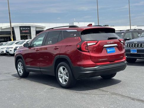 Used 2023 GMC Terrain SLE w/ Driver Convenience Package image 3