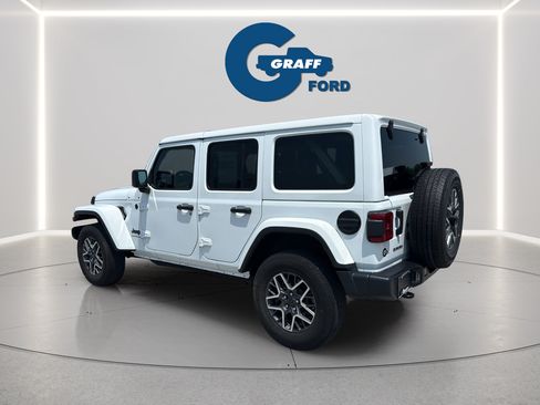 Used 2025 Jeep Wrangler Unlimited Sahara AWD/4WD image 11