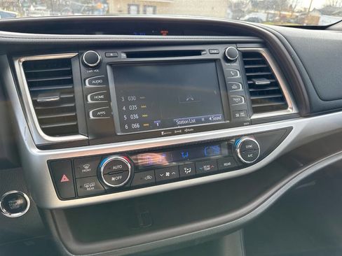 Used 2018 Toyota Highlander XLE image 17