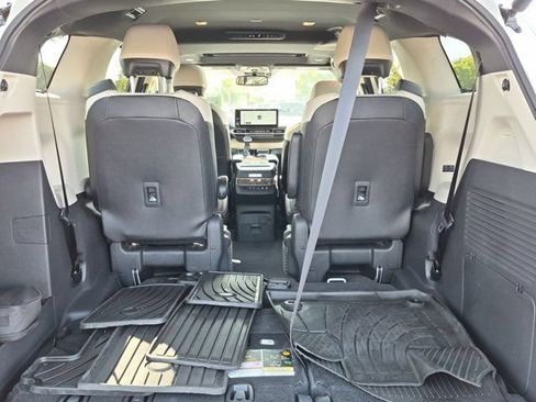 Certified 2025 Toyota Sienna Platinum AWD/4WD image 18