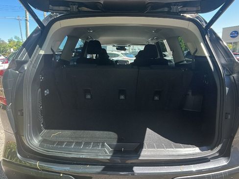 Used 2023 Subaru Ascent Premium w/ Convenience Package AWD/4WD image 6