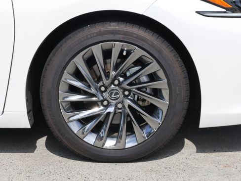 Certified 2024 Lexus ES 300h Ultra Luxury w/ Accessory Package (Z2) FWD image 11