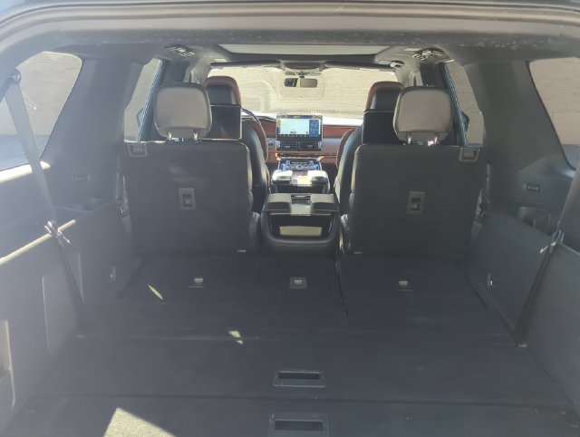 Used 2023 Lincoln Navigator L Reserve AWD/4WD image 8