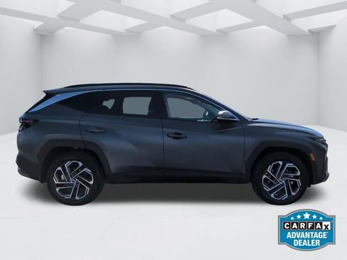 Certified 2025 Hyundai Tucson Limited AWD/4WD image 4