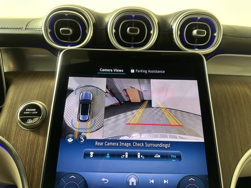 Used 2025 Mercedes-Benz GLC 300 4MATIC image 18