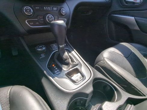 Used 2019 Jeep Cherokee Limited image 27