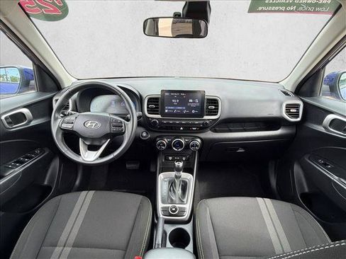 Used 2025 Hyundai Venue SEL FWD image 16