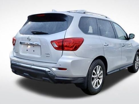 Used 2019 Nissan Pathfinder SV image 10
