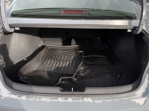 Used 2023 Hyundai Elantra Limited image 28