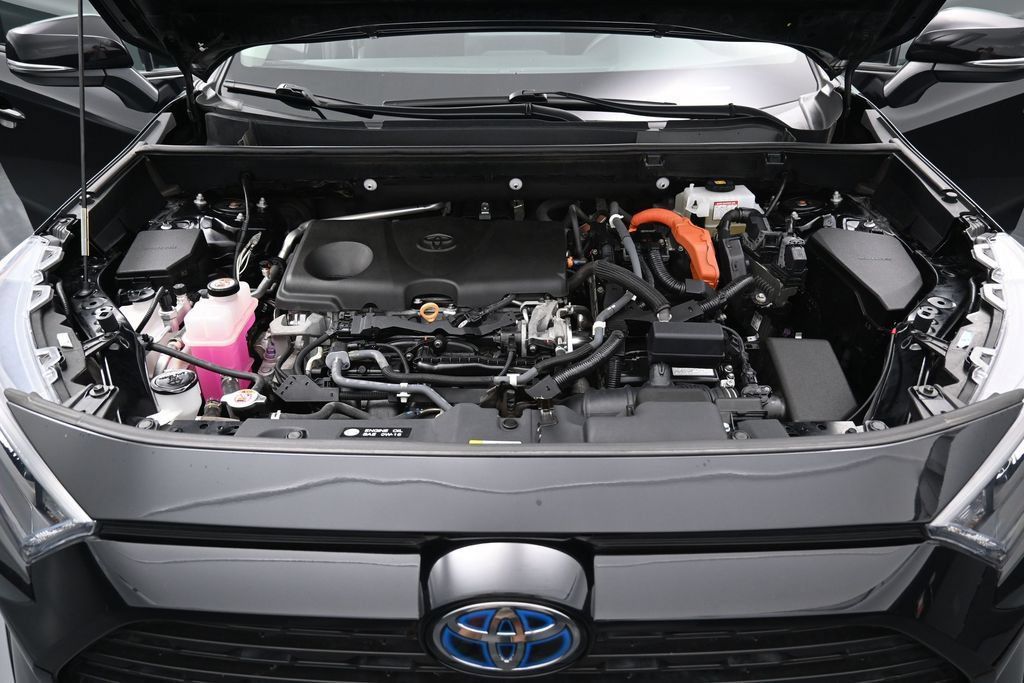 Used 2020 Toyota RAV4 LE w/ Carpet Mat Package AWD/4WD image 33