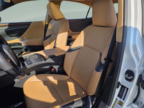 Certified 2025 Lexus ES 350 w/ Premium Package image 14