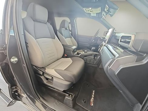 Used 2025 Toyota Tacoma TRD Sport image 27