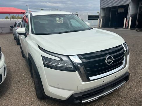 Used 2023 Nissan Pathfinder SL FWD image 9