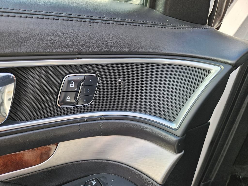 Used 2016 Ford Explorer Platinum AWD/4WD image 26