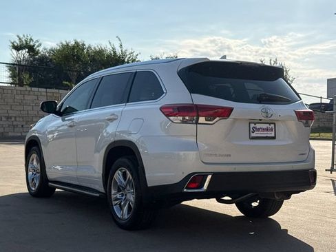 Used 2019 Toyota Highlander Limited FWD image 6