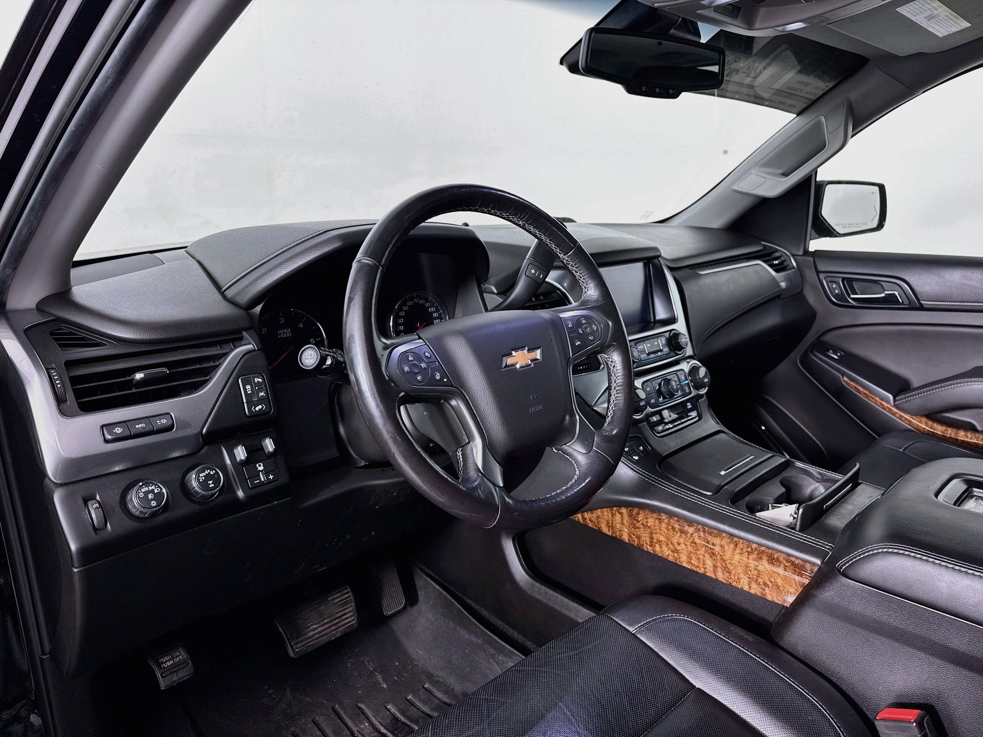 Used 2018 Chevrolet Suburban Premier w/ RST Edition AWD/4WD image 9