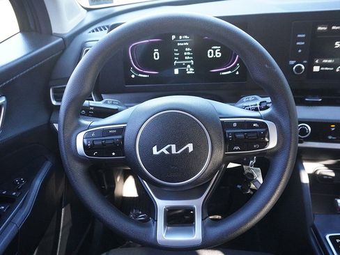 Used 2025 Kia Sportage LX image 34