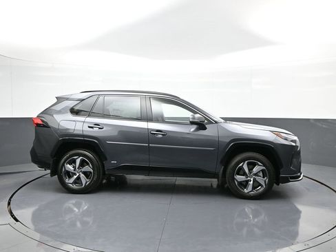 New 2025 Toyota RAV4 SE image 5