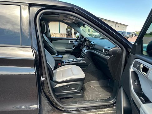 Used 2021 Ford Explorer XLT w/ Equipment Group 202A AWD/4WD image 29