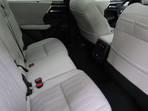 New 2025 Mitsubishi Outlander SEL image 23