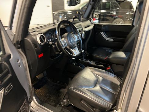 Used 2017 Jeep Wrangler Unlimited Rubicon image 10