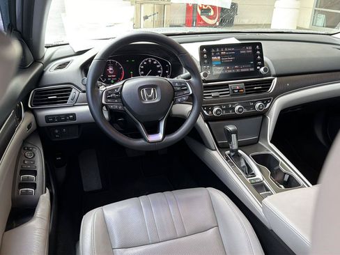 Used 2018 Honda Accord Touring image 18