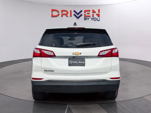 Used 2021 Chevrolet Equinox LS w/ LS Convenience Package image 4