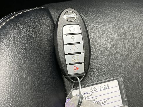 Used 2019 Nissan Pathfinder Platinum image 29