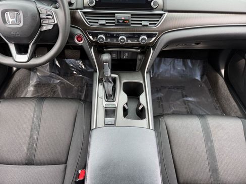 Used 2018 Honda Accord EX image 10