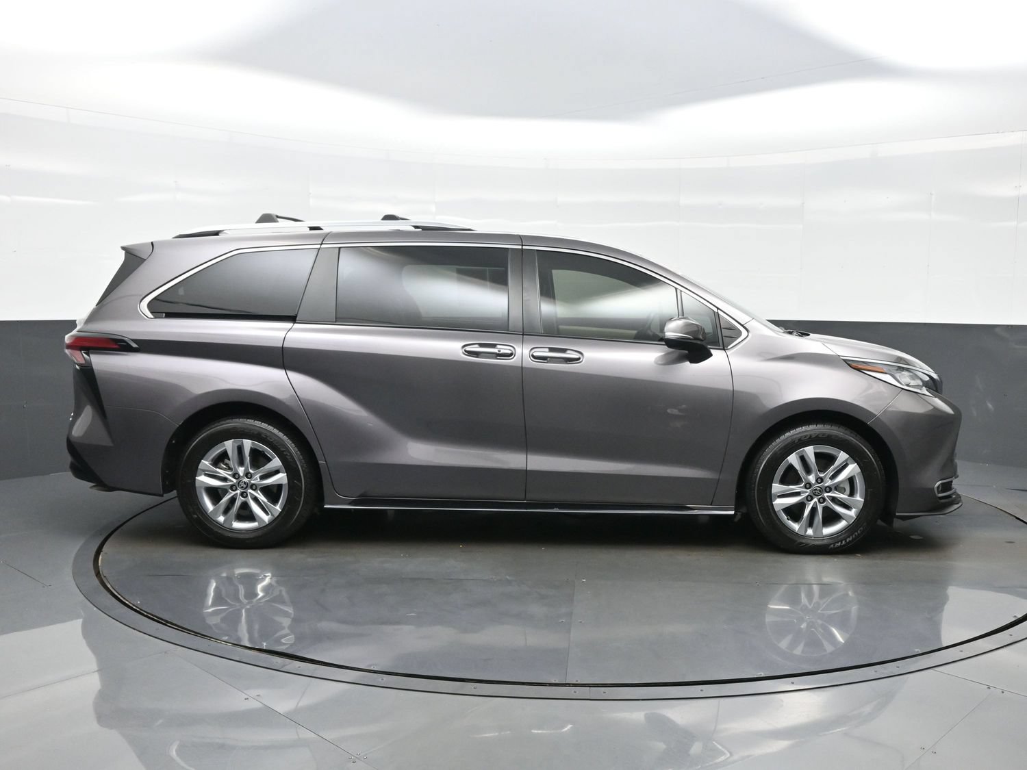 Used 2022 Toyota Sienna Limited AWD/4WD image 7