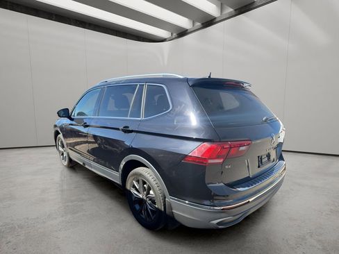 Used 2022 Volkswagen Tiguan SE w/ Panoramic Sunroof Package AWD/4WD image 3