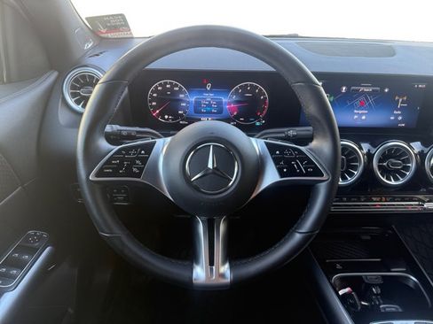 Used 2025 Mercedes-Benz GLA 250 4MATIC image 14