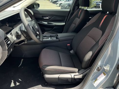 New 2026 Nissan Sentra SR w/ Floor Mat Package FWD image 8