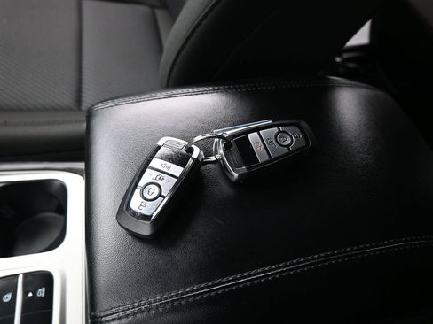 Certified 2023 Ford Explorer XLT RWD image 16