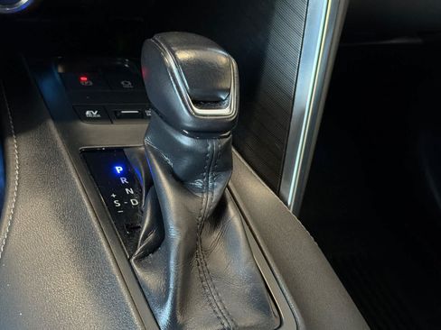 Used 2022 Toyota Venza XLE AWD/4WD image 24