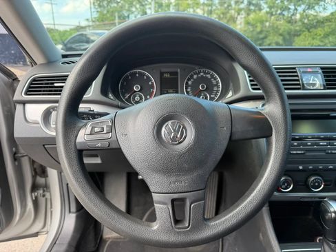 Used 2014 Volkswagen Passat 2.5 S FWD image 10