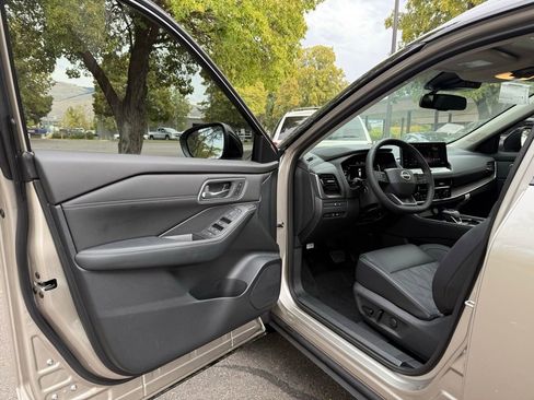 New 2026 Nissan Rogue Platinum w/ Platinum Premium Package image 10