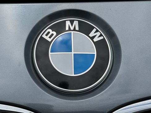 Used 2018 BMW 320i Sedan RWD image 10