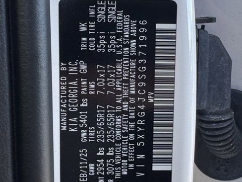 Used 2025 Kia Sorento LX image 16