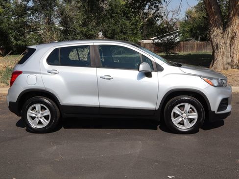 Used 2018 Chevrolet Trax LS AWD/4WD image 3