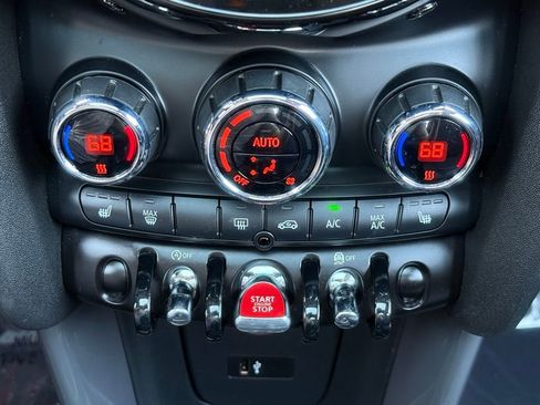 Used 2020 MINI Cooper 4-Door Hardtop w/ Storage Package image 32