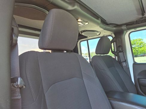 Used 2022 Jeep Gladiator Sport AWD/4WD image 16