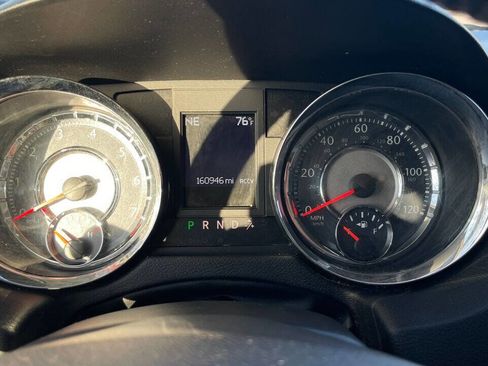 Used 2014 Chrysler Town & Country Touring image 14