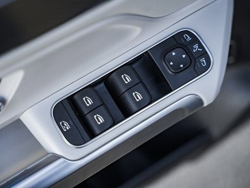 Used 2021 Mercedes-Benz GLB 250 4MATIC image 38