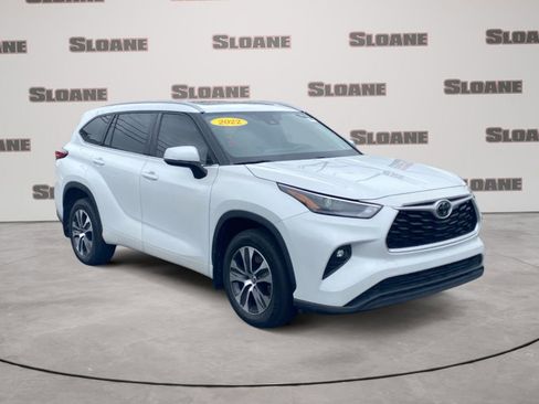 Used 2022 Toyota Highlander XLE AWD/4WD image 7