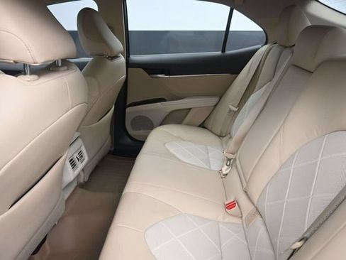 Used 2018 Toyota Camry XLE FWD image 19