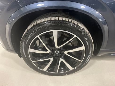 Certified 2024 Volvo XC90 B6 Plus image 8